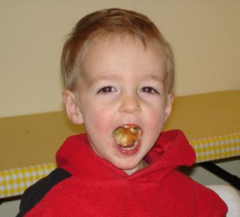 Child Behavior: Eeeew! - Chewing Food With The Mouth Open