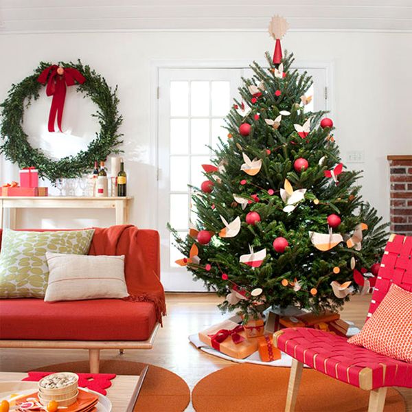 Clever Tricks That Will Make Decorating Your Christmas Tree Simple And Painless
