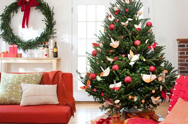 Clever Tricks That Will Make Decorating Your Christmas Tree Simple And Painless