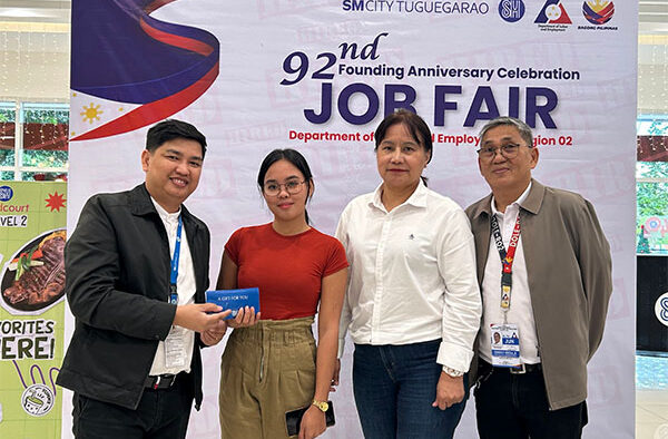 SM Supermalls Celebrates DOLE's 92nd Anniversary And Marks 30,000th Hired-On-The-Spot Milestone